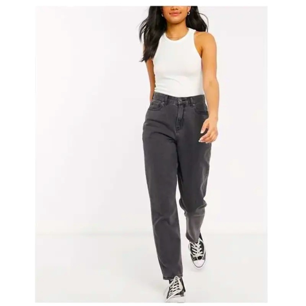 NWOT American Eagle Black Mom jeans Size 4!!